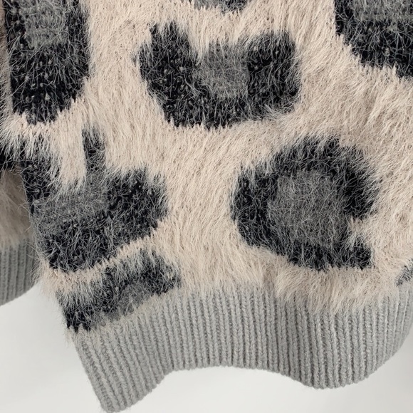 Time and Tru Gray Black Leopard Cheetah Print Fuzzy Sweater - Picture 6 of 7